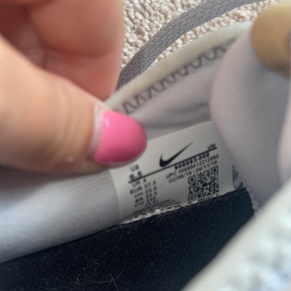 Women’s Nike air max shoes never worn size 6.5 - Picture 5 of 5